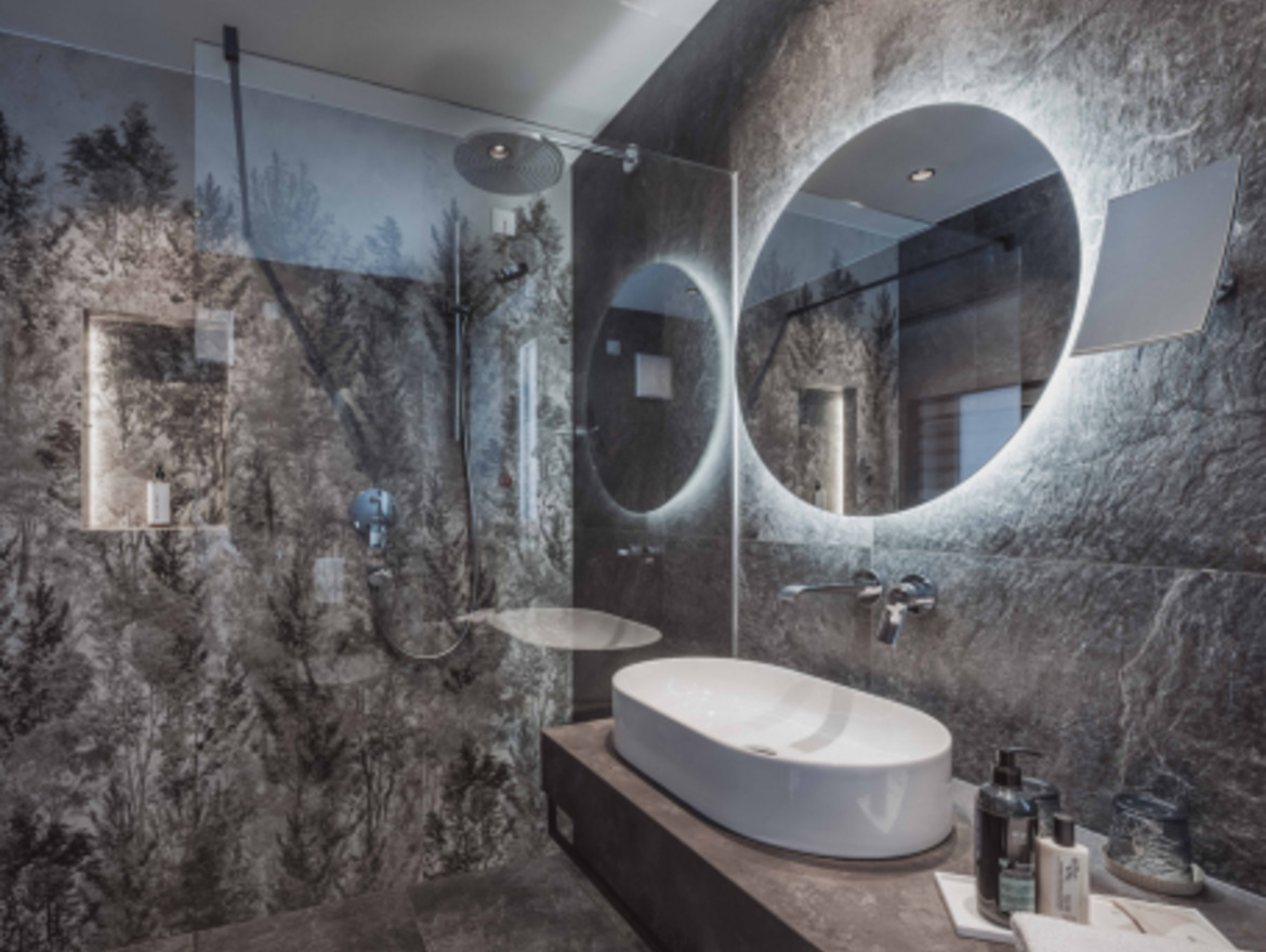 Hotel Continental Dolomites: Eleganz und Komfort im Bad