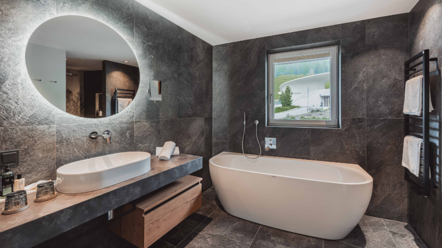 Hotel Continental Dolomites: Eleganza e comfort in bagno